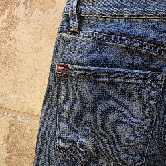 BDG Crop Twig High Rise jeans from Urban Outfitters. - Picture 5 of 6